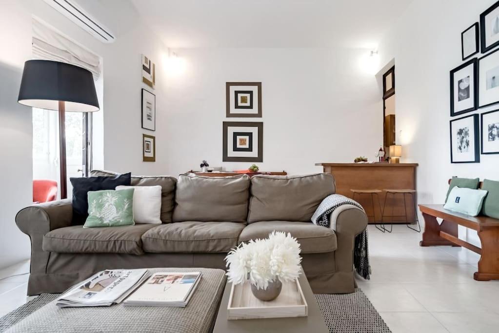 Authentic Seafront Experience Apartment Sliema